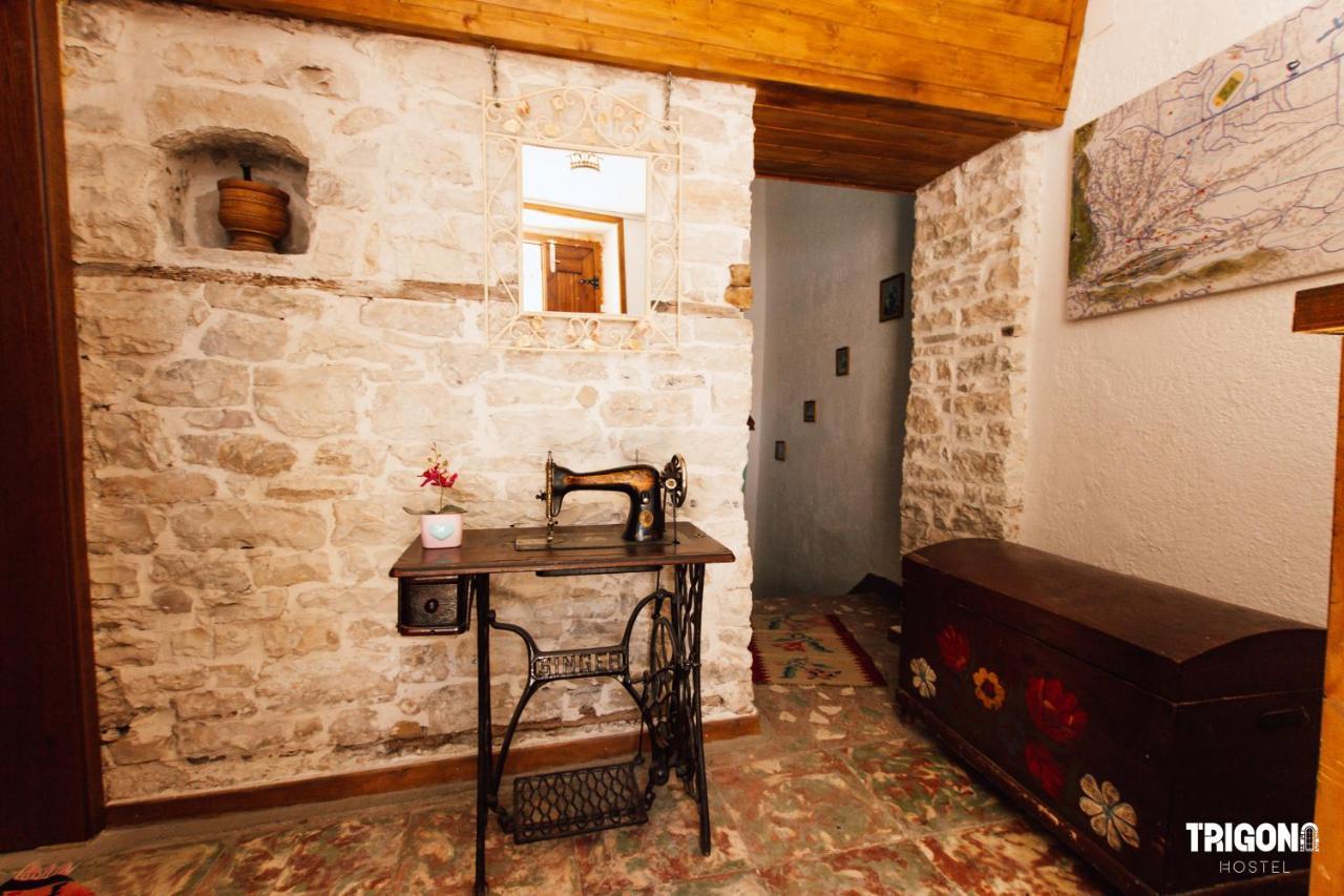 Trigona Hostel Гирокастра Экстерьер фото