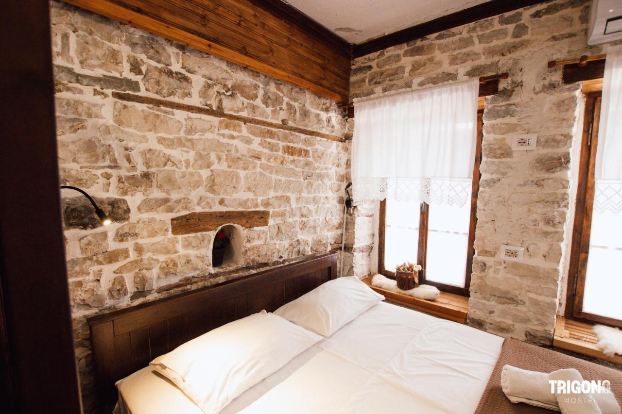 Trigona Hostel Гирокастра Экстерьер фото