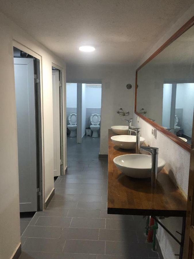 Trigona Hostel Гирокастра Экстерьер фото