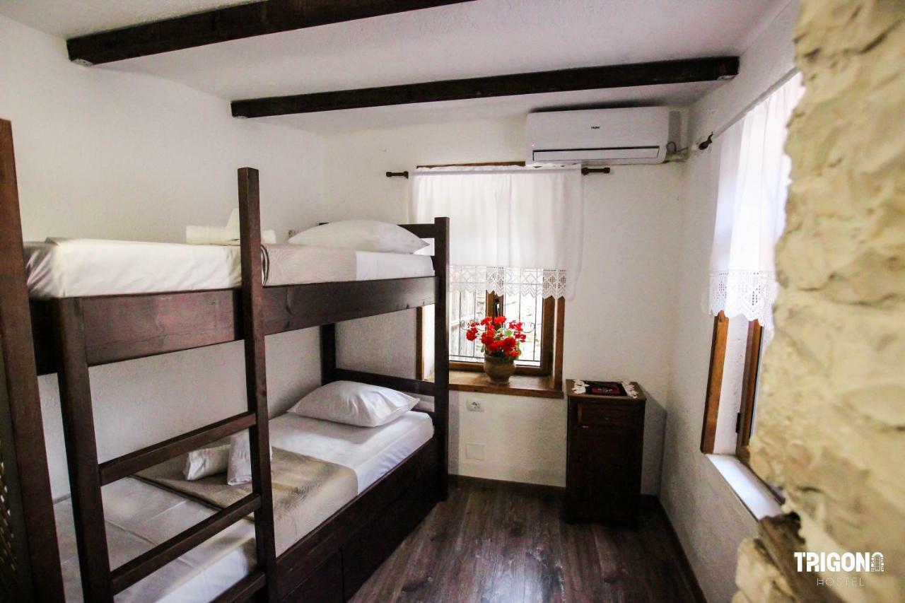 Trigona Hostel Гирокастра Экстерьер фото