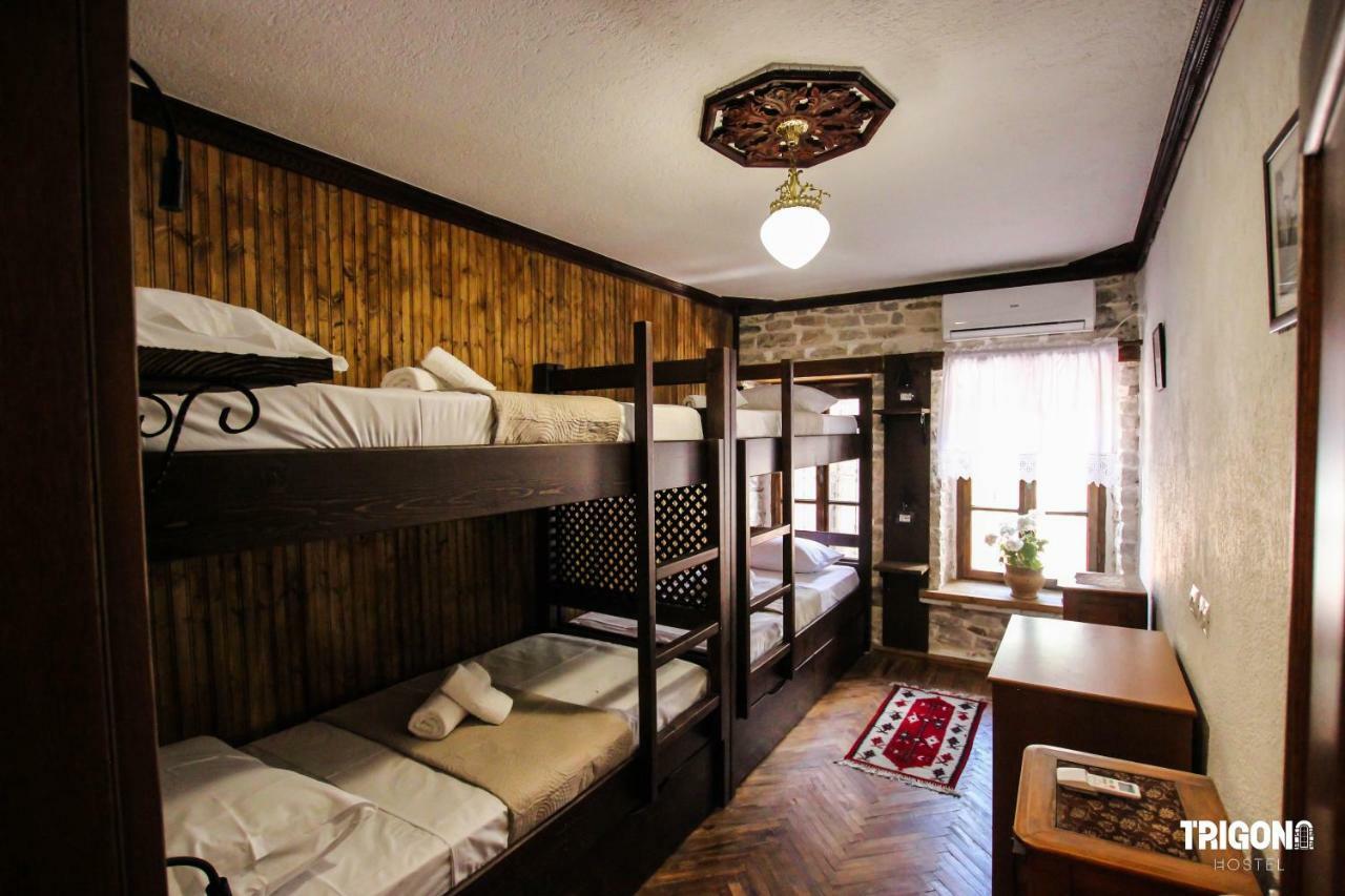 Trigona Hostel Гирокастра Экстерьер фото