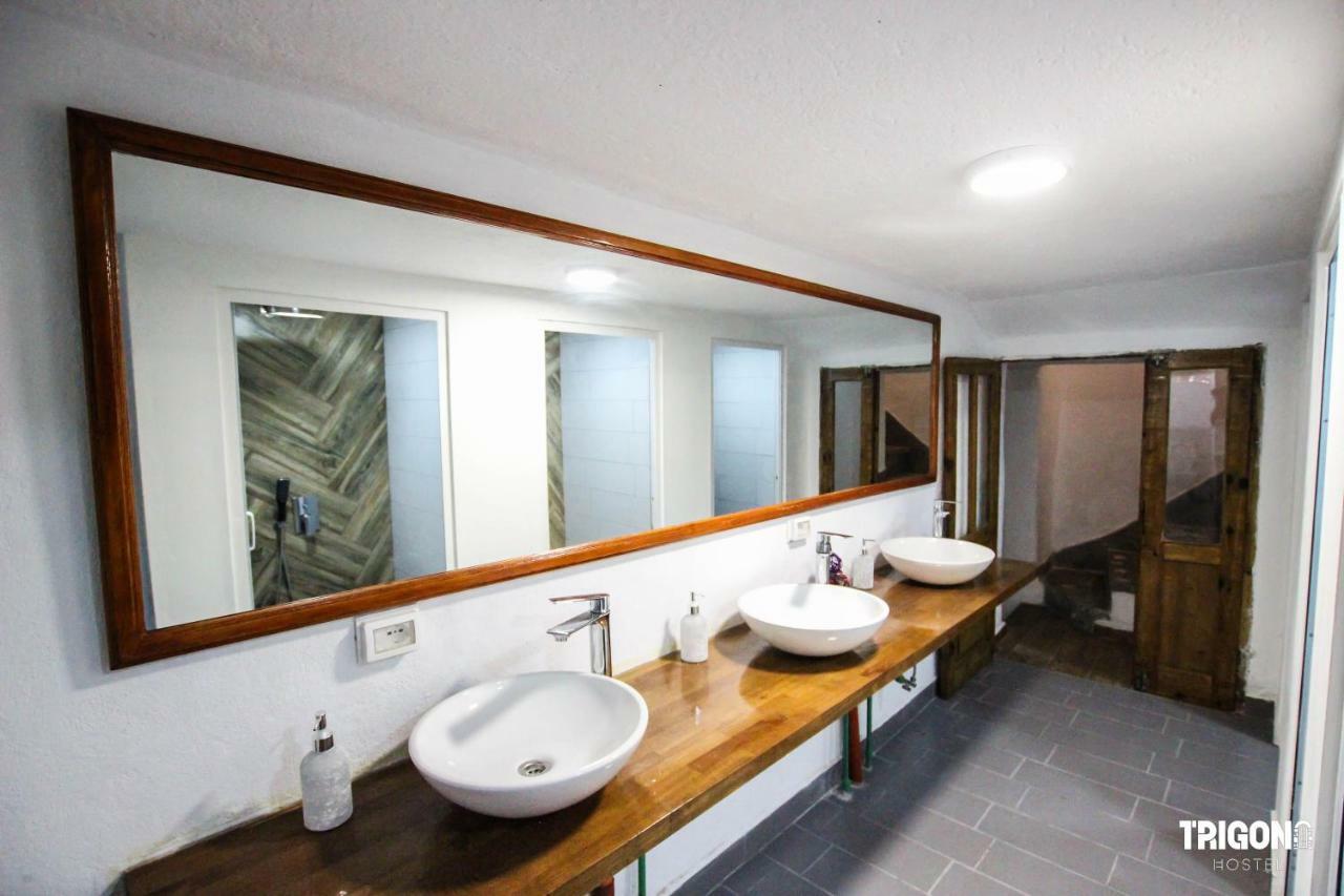 Trigona Hostel Гирокастра Экстерьер фото
