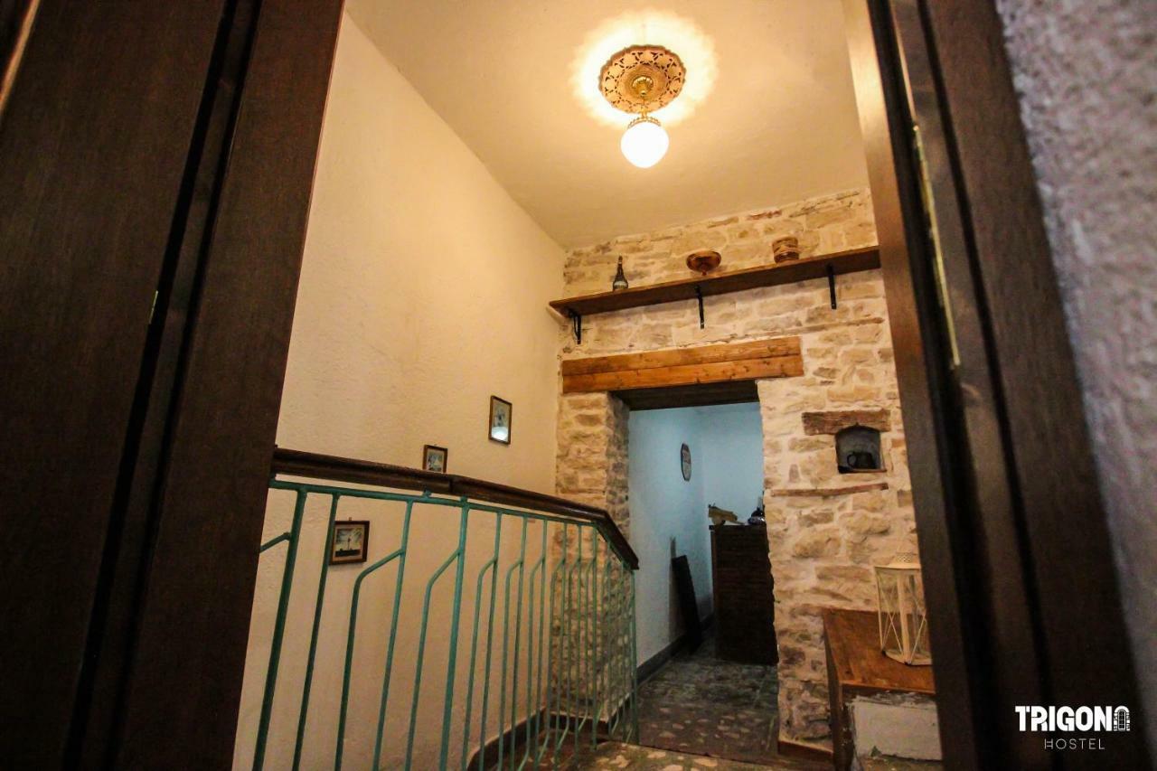 Trigona Hostel Гирокастра Экстерьер фото