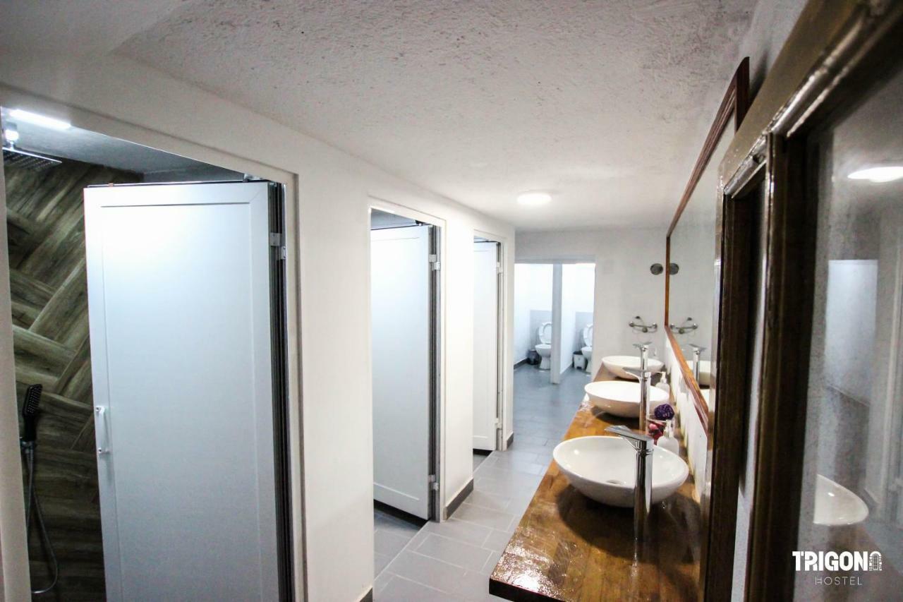 Trigona Hostel Гирокастра Экстерьер фото