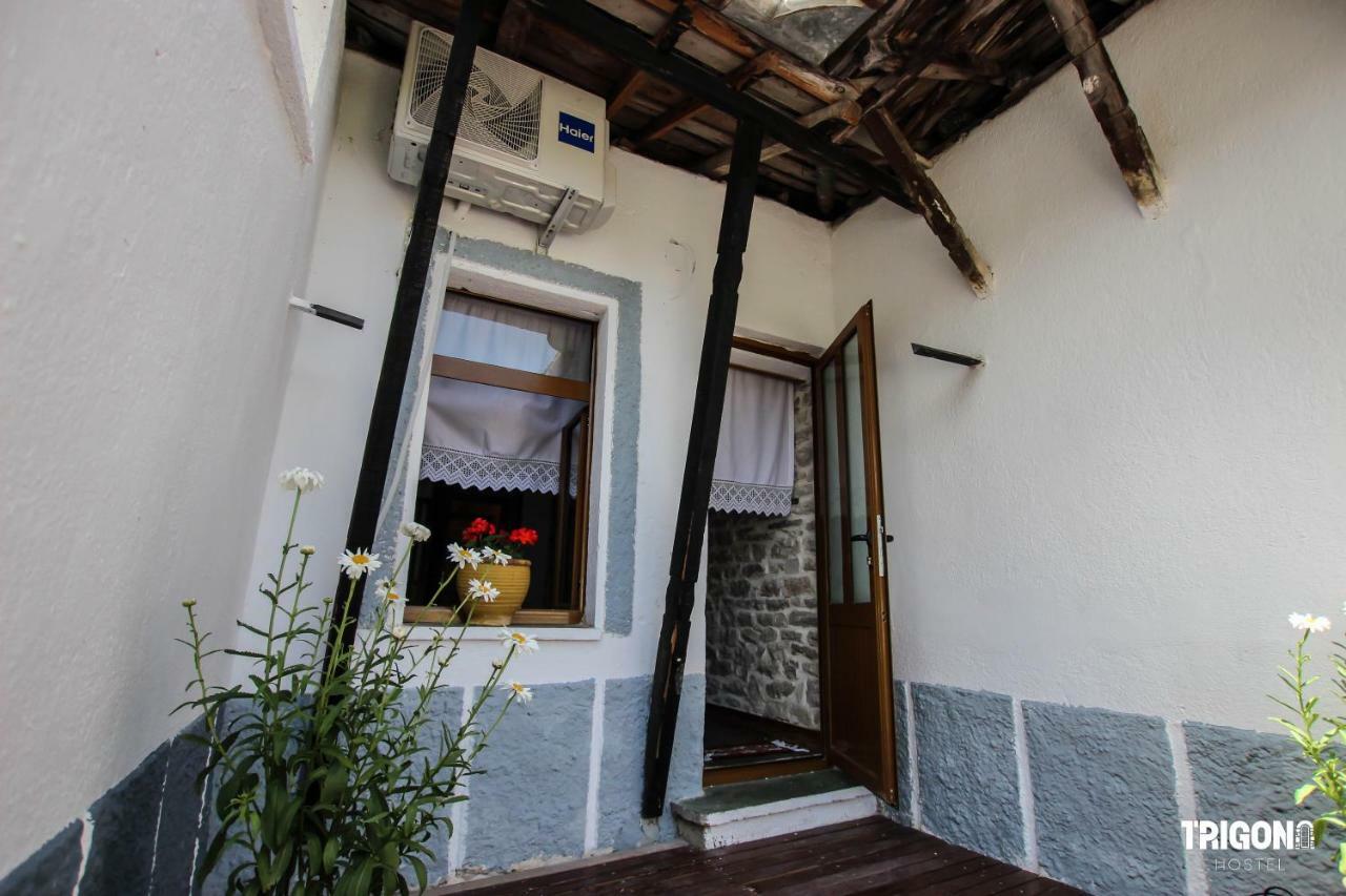 Trigona Hostel Гирокастра Экстерьер фото