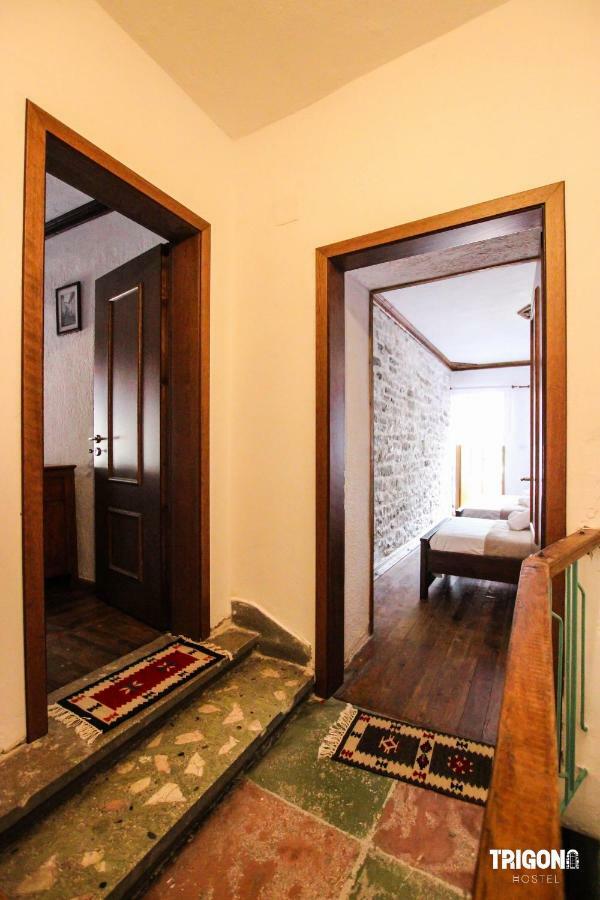 Trigona Hostel Гирокастра Экстерьер фото