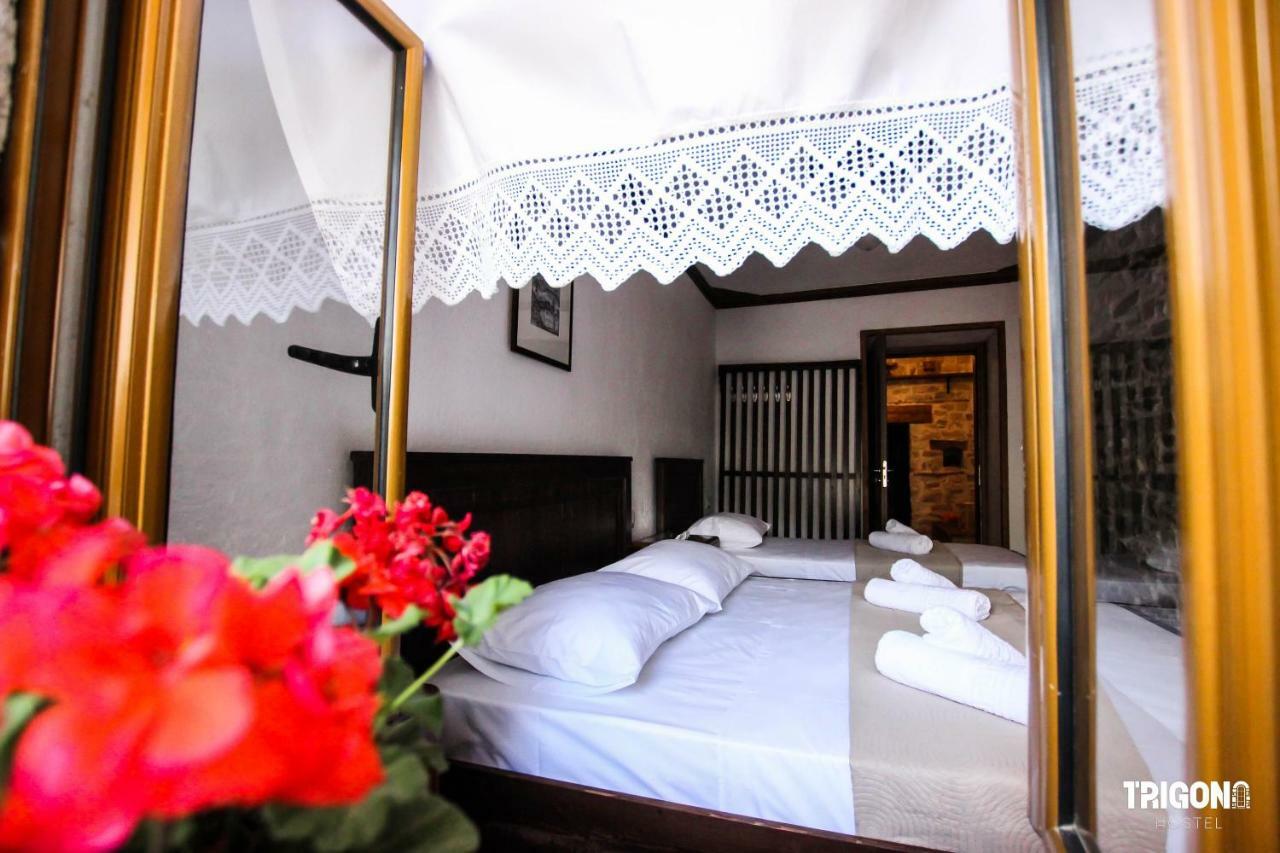 Trigona Hostel Гирокастра Экстерьер фото
