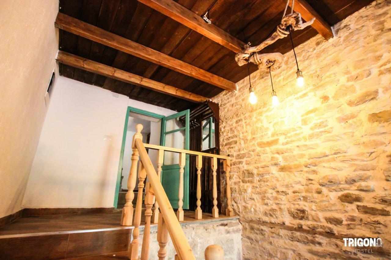 Trigona Hostel Гирокастра Экстерьер фото